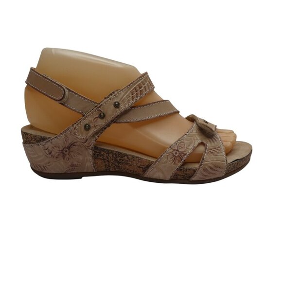 L'Artiste Quilana Beige Embossed Leather Open Toe Strappy Wedge Sandal - Picture 2 of 13